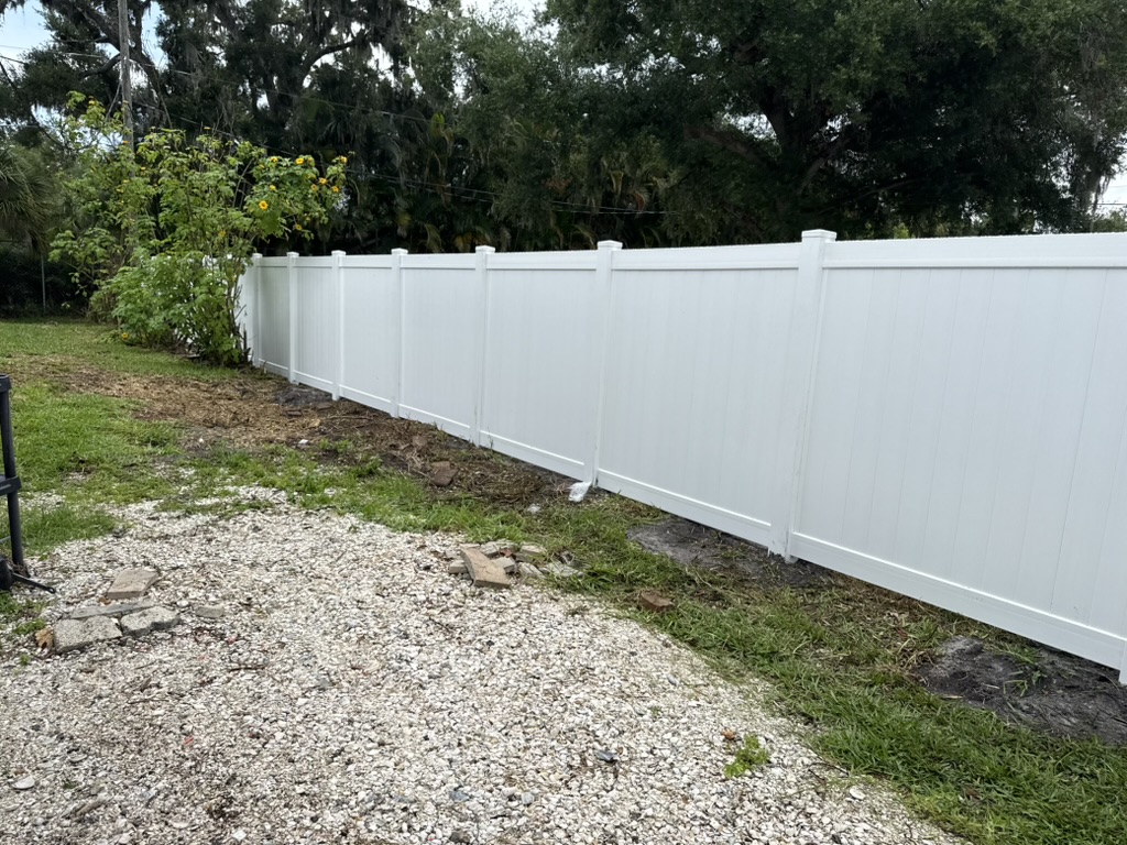 Best Fence for Florida Weather: What Sarasota and Bradenton Homeowners Should Know