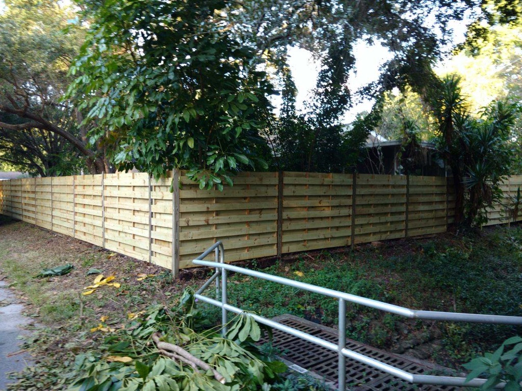 Horizontal wood privacy fence